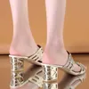 Lucyever 2019 Nouvelle Femme Mode Strass Sandales D'été Sexy Cristal Talon Épais Pantoufle D'été Plage Tongs Chaussures Femme X0526