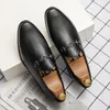 Zapatos de vestir de tendencia para hombre, calzado de boda con botones de metal brillante, mocasines Oxford de diseñador de lujo