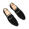 Elegant mode svart party coiffeur bröllopsskor italiensk stil glida på män formella varumärke patent läder loafers