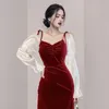 Mode Speing Dames Temperament French Sexy Spaghetti Strap Jurk Robe Dames Lange Mouw Velvet Vestido 210520