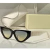 Cat Eye Sunglasses Womens 4063 Cadre en noir et blanc rayures mode classique Style Femmes Shopping Vainage Vacation Lunes 9827103