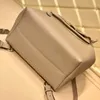 serie zaino la borsa esterna con cerniera in rilievo è comoda da portare e posizionare la borsa con spallacci in pelle regolabili