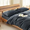 Sängkläder sätter sovrum fyra-stycken sängkläder set vinter tjock värme fast färg sammet täcke täcke mode enkel familj el