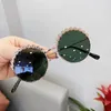 Kindergröße, modische Blumen verzierte Sonnenbrille, schöner runder Metallrahmen mit UV400-Gläsern, niedliche Blumen-Kinderbrille