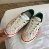 Herrtennis 1977 sneaker Dam Fritidsskor Blommor Lyx Designers Sneakers Gren röd randig canvassko Gummisula Italien lågtopp sport och fritid