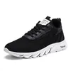 Llegada Hombres Zapatos de malla transpirable Gradientes de verano Triple Negro Moda Jogging Deportes Hombres Entrenadores de alta calidad Zapatillas para caminar para jóvenes