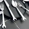 4st creative rostfritt stål bestick set skiftnyckel form gaffel sked stek kniv porslin porslin köksredskap sätter cubiertos 210902