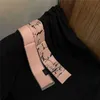 Las bandas diarias de poliéster de doble cara impresas para bolsos de moda para mujeres y bufandas se pueden dar como regalos Tamaño 8 * 120 cm