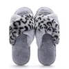 Großhandel Klassiker Winter Hausschuhe für Frauen Schnee Pelz Rutschen Haus Outdoor Mädchen Damen Pelzigen Slipper Flache Plattformen Weiche Schuhe Turnschuhe 36-41