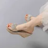 Сандалии летний горный хрусталь цветок высокие каблуки дизайнер из бисера прозрачная цветочная платформа клинья тапочки женщины 220226