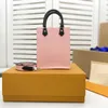 Women Luxurys Designer Bags 2021 Modische und bequeme Umhängetasche L Home Seriennummer 69441 Größe 14x17x5cm282q