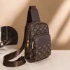 Mężczyźni i kobiety Fanny Pack Crossbody Pas Bag Girl Cute Table klatki piersiowej Pas Pas Kobieta z literami moda Numer jeden duży kapcita A293Z