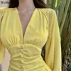 Été coréen jaune Mini Robe femmes plissé taille haute col en v plage vacances fête robes élégantes Robe Femme 210519
