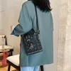 Saco Diário Bag de Alta Grade Feminino 2021 Primavera Estilo Coreano Novo Rebite Caixa de Ombro Bag All-Match Moda Mensageiro Portátil