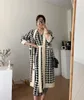 Moda coreana feminina outono inverno com decote em V quadriculado grade xadrez suéter cardigã e midi vestido tanque longo Conjunto de 2 peças