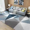 blauer und grauer teppich