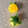 Fleurs décoratives Couronnes de tissu jaune Soie artificielle Rose Fleur Têtes de la décoration de 50 pcs