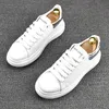 Mode ontwerper bedrijf bruiloft kleine witte schoenen comfort ademend anti-geur mannen sneakers zomer fit licht mannelijke casual lopen loafers