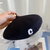 bonnet de béret en laine pour femme