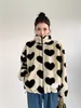 Cheerart Beige Faux Fur Coat Women Heart Print Sherpa Kawaii Fleece Jacka Söt Vinter Ytterkläder Koreanska Mode Kläder 210928