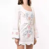 Designer vestido de verão damas damas pescoço de manga larada bordado floral mini saco de quadril vestidos casuais