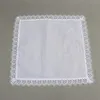 Nedrevent av 12 Mode Bröllop Bröllop Handkerchief Vit Bomull Hankies Med Broderade Vintage Lace Kanter Ladies Hanky ​​RRB13865