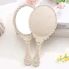 Handhållna smink Speglar Romantisk Vintage Lace Hand Hold Zerkalo Oval Round Cosmetic Mirror Make Up Tool Dresser Gift WMQ894