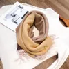 Mulheres lenço de luxo tamanho grande mulher impresso bordado 3 estilo designer xales f seda inverno impressão foulard cetim cabeça quadrada lenços navio livre