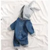 Джинсовая комбинезона весенняя детская одежда для детской одежды для детей ползунки боди с капюшоном мальчика малышей шезмами 210528