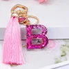 Mode a-z bokstäver sequin glitter rosa gradient tofs nyckelring handväska hängande dekoration söta bil nyckelringar nyckelringar smycken g1019