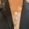 collana di conchiglie di perle
