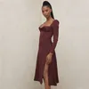 Vinho Casual Vinho Vermelho Vestido Red Low-Cut Manga Longa Primavera Autumn Silk Silk A-Line Vestido de Colares Quadrados Vestido High Slit Sexy Streetwear 210422