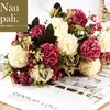 装飾的な花の花輪ヨーロッパスタイルの人工的な真珠の菊シミュレーションブーケ結婚式の装飾を持って花の家の装飾