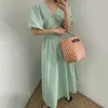 Korejpaa femmes robe été dames français col en v plissé Look taille plus mince Double poche manches bouffantes grande balançoire Vestidos 210526