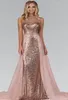 Chic Rose Gold Sequined Bridesmaid Dresses With Overskirt Tåg Illusion Back Formal Maid of Honor Wedding Guest Party Evening Gowns