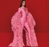 Ubranie wieczorowe ubrania kobiet Balqeesfathi Nawalelzoghbi 2 Piease Pink Scossuit with Cape Long Rleeve Pochwa Yousef Aljasmi myriam Fares Kim Kardashian