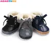 Stivali da bambino invernali Ragazzi delle ragazze Primi camminatori Neonato Bambino nato Super Warm Snowfield Bottoni in legno Booty Shoes girl boy 210713