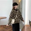 Werueruyu otoño abrigo de invierno mujeres bolsillos de leopardo cosidas cordero pelo manga larga botón cómodo slim chaqueta 210608