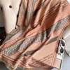 Luxurio inverno inverno Scarf Donne Design Design caldo Pashmina Coperi Scarpe Scialpe femminile avvolgimento FOULARD BUFANDA275E