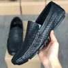 Högkvalitativ designer mens klänning skor lyxiga loafers kör äkta läder italienska glid på svart avslappnad sko andas med låda 014