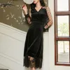 Spring Fashion Velvet Kvinnor Lace Dress Black Long Vintage Sleeve Mesh För V-Neck Robe Femme 13084 210427