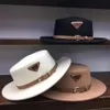 Lyxig designer bucket hattar bred Brim enkel kyrka derby topp hatt panama solid filt fedoras mössor för män kvinnor ren ull ull jazz cap svart brwon vita färger