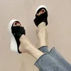 Chinelos casa plataforma feminina sapatos luxo slides em uma cunha bege sandálias de salto alto med 2021 designer preto massagem verão rom