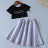 Vêtements d'été pour enfants pour filles 2pcs T-shirt court noir + jupes à rayures Ensembles de vêtements pour enfants 210528
