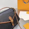 Vrouwen Embossing Nurse Tas Bruin Crossbody Tassen Dames Oude Bloem Schouder Handtas Klassieke Letter Prints Back Package Lange StarP First Layer Cowhide Pouch 12345