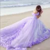 Robes de Quinceanera Robes de bal rose bébé sur l'épaule Corset vendant une robe de bal douce 16 avec des mariages de fleurs faits à la main Go2175070