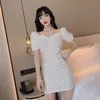 セクシーなスラッシュネック夏のドレス韓国のハロナックタイトフィットヒップホワイトドレス半袖プリーツボディコンパーティードレス14566 210519