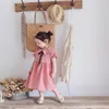 Été Nouveaux Vêtements Pour Enfants Rouge À Carreaux Enfants Robe Babygirl Collège Arcs Petite Belle Filles Belle Robe Q0716