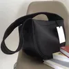 Kadın Moda Rahat Hobo Çanta Siyah Omuz Crossbody Çanta Kadın Büyük Kapasiteli Çanta Kadın Geniş Kayış Kolsuz Çanta 211026