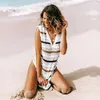 Rayé Sexy Beach Cover Up Crochet Sweat à capuche Bikini Robe Dames Maillot de bain Ups Tunique Saida de Praia # Q426 210420